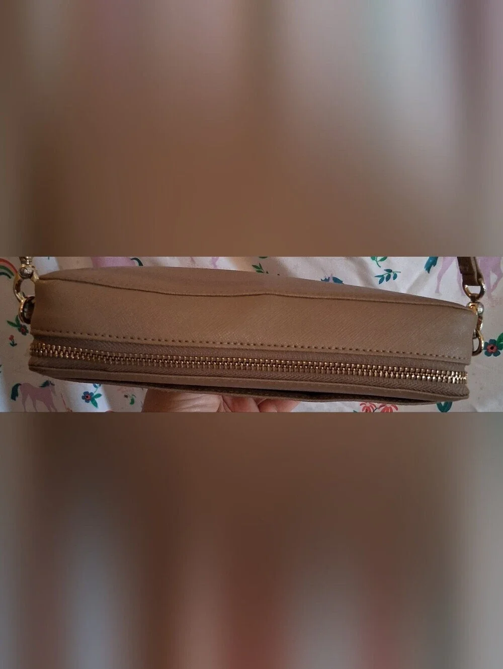 EUC Henri Bendel Tan Saffiano Leather Zip Around Casual Travel Wallet Purse Bag